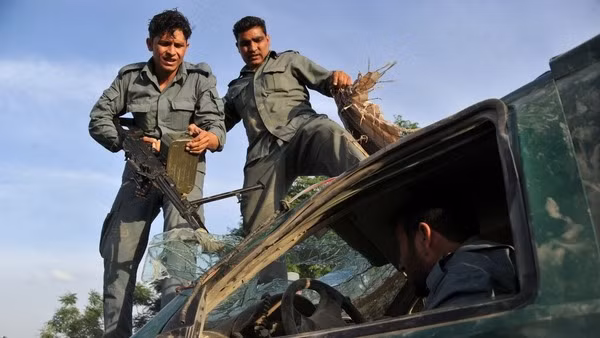 Taliban 'tấn công mùa xuân', 10 người thiệt mạng ảnh 1