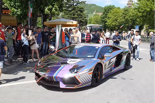 Lamborghini diễu hành rầm rộ nhân sinh nhật thứ 50 ảnh 15
