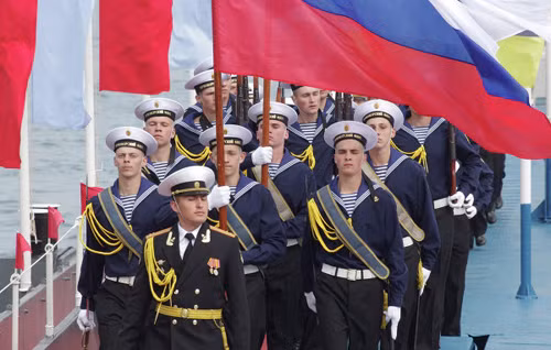 Tàu chiến Nga - Ukraine diễu binh hoành tráng ảnh 6