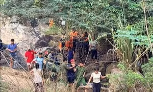 Hai nam sinh đuối nước thương tâm khi đi tắm thác