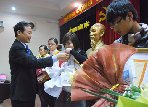 Nâng bước tương lai cho học sinh dân tộc thiểu số ảnh 1