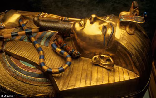 Pharaoh Tutankhamun bị chiến xa cán chết ảnh 1