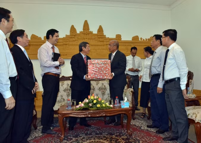 Kỷ niệm 60 năm Ngày Độc lập Vương quốc Campuchia ảnh 1
