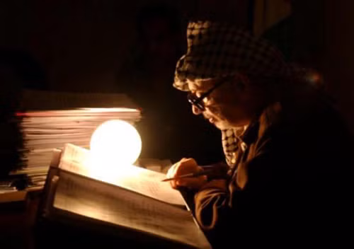 Hồi ức ảnh về lãnh đạo Palestine Yasser Arafat ảnh 13