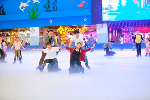 Ra mắt tour khám phá Vincom Mega Mall Royal City ảnh 1