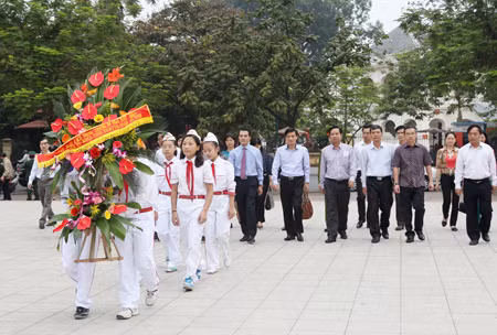  Kỷ niệm 96 năm Cách mạng tháng Mười Nga tại Hà Nội ảnh 2