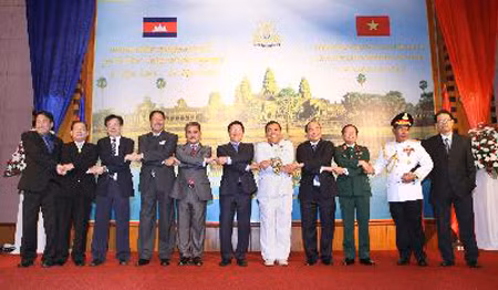 Phó Thủ tướng Nguyễn Xuân Phúc dự Kỷ niệm 60 năm Quốc khánh Campuchia ảnh 2