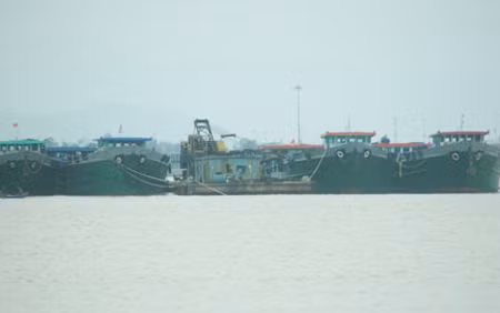 Các địa phương khẩn trương ứng phó áp thấp nhiệt đới ảnh 1