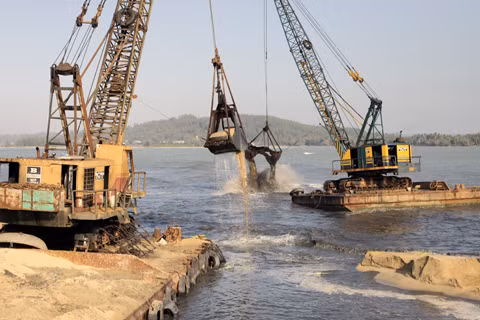 Quảng Ngãi đóng kè chống sạt lở tại sông Trà Khúc ảnh 1