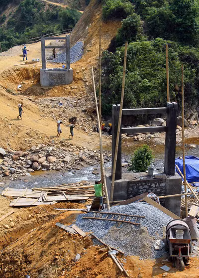 Cuộc sống khá lên nhờ những cây cầu treo ảnh 1