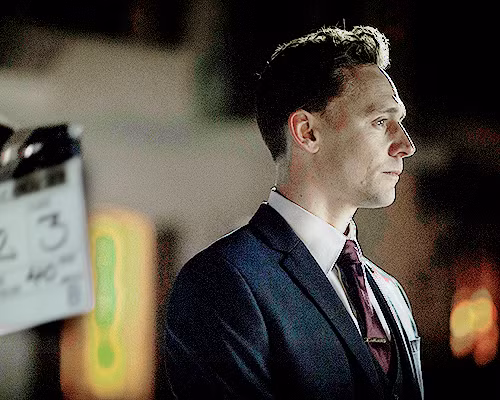 Fan ủng hộ "Loki" Tom Hiddleston vào vai James Bond ảnh 1