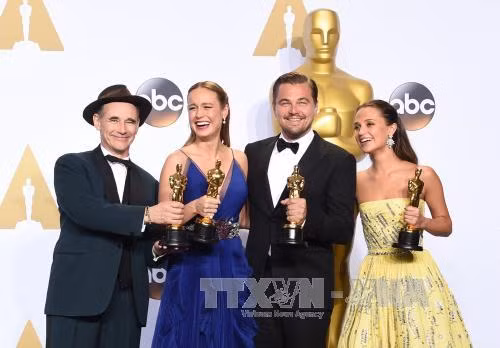 DiCaprio rinh tượng vàng Oscar nhưng "The Revenant" thất bại ảnh 2