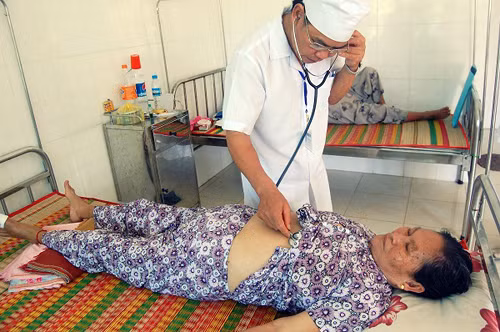 Người thầy thuốc nặng lòng với đảo xa ảnh 1