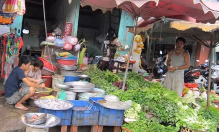 Thực phẩm tươi sống tại TP.HCM: Ra giêng vẫn “neo” giá Tết ảnh 1