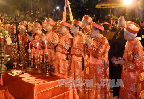 Hàng vạn người dự lễ khai ấn đền Trần 2016 ảnh 2