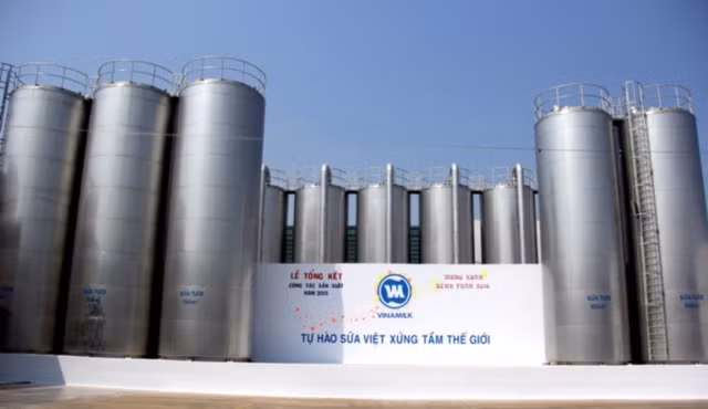 Các tham tán thương mại thăm nhà máy của Vinamilk ảnh 3
