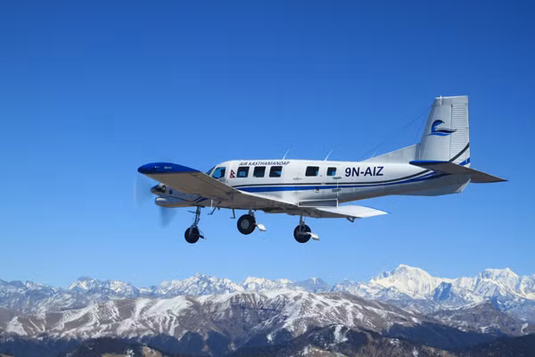 Thêm một vụ tai nạn máy bay ở Nepal ảnh 1