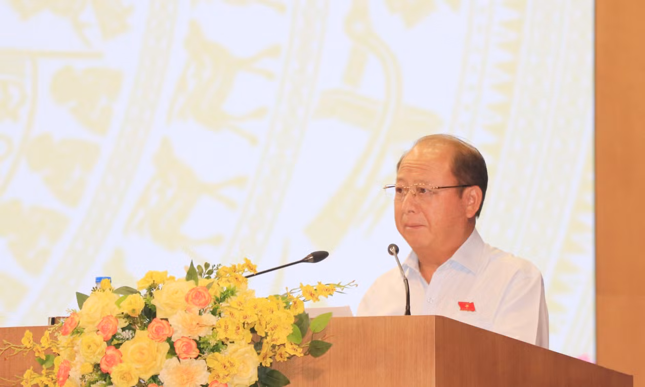 Ông Sùng A Lềnh, Phó Trưởng Đoàn đại biểu Quốc hội chuyên trách khóa XVI tỉnh Lào Cai, báo cáo kết quả Kỳ họp thứ Nhất, Quốc hội khóa XVI và hoạt động của Đoàn đại biểu Quốc hội tại Kỳ họp.