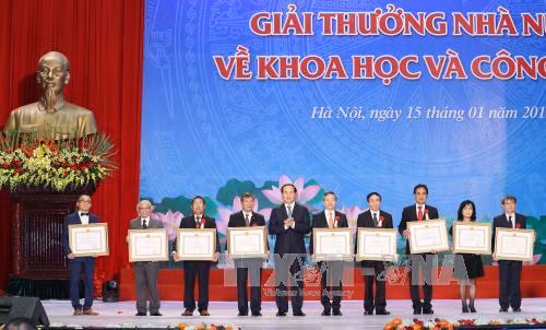 Chủ tịch nước trao giải thưởng cho cụm công trình về Trường Sa ảnh 1