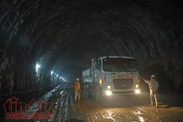 'Dàn trận' tăng tốc thi công cao tốc La Sơn – Túy Loan băng rừng Bạch Mã ảnh 8