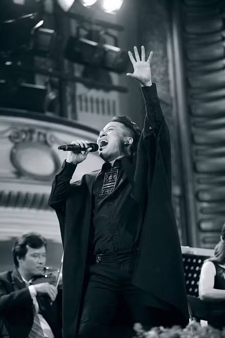  Tùng Dương thăng hoa khi hát rock cùng giao hưởng ảnh 4