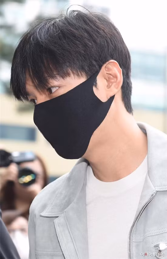 Lee Min Ho lên đường nhập ngũ, một 'rừng' fan bịn rịn chia tay ảnh 4