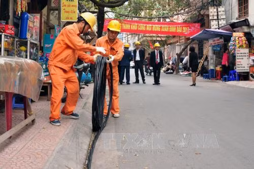 Hà Nội: Yêu cầu đẩy nhanh thi công công trình cấp điện hè 2017 ảnh 1