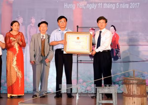 Hát trống quân Hưng Yên đón bằng ghi danh di sản văn hóa phi vật thể quốc gia ảnh 1