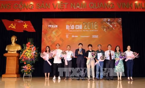 Hơn 60 tác phẩm xuất sắc đoạt Giải báo chí TTXVN năm 2016 ảnh 1