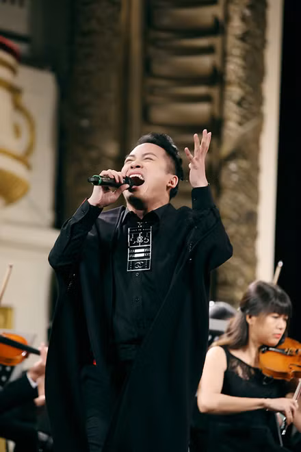  Tùng Dương thăng hoa khi hát rock cùng giao hưởng ảnh 3