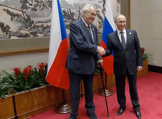Thực hư việc Tổng thống Putin cấm Ngoại trưởng Lavrov hút thuốc ảnh 1