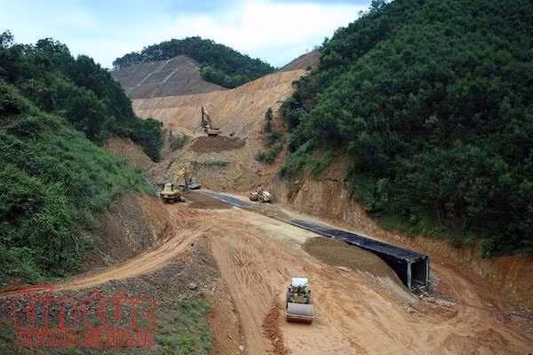 'Dàn trận' tăng tốc thi công cao tốc La Sơn – Túy Loan băng rừng Bạch Mã ảnh 5