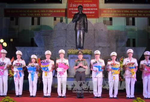 Tuyên dương chiến sỹ công an xuất sắc trong phong trào 'Vì an ninh Tổ quốc' ảnh 1
