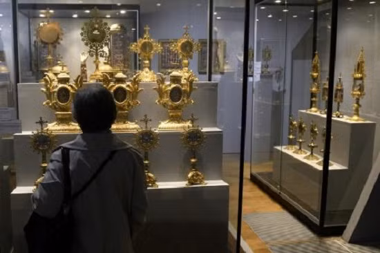 'Vương miện của Đức Mẹ' từ thế kỷ 19 trị giá hơn 1 triệu euro bị đánh cắp ảnh 1