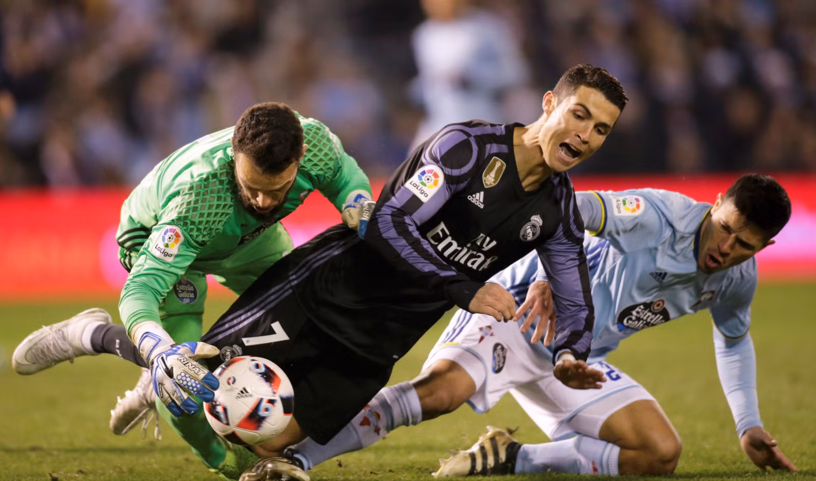 Real Madrid áp sát ‘ngai vàng’ La Liga ảnh 2