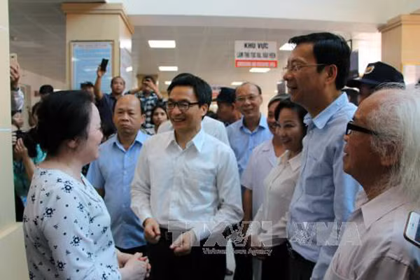 Phó Thủ tướng Vũ Đức Đam: Phát huy tính tự chủ, sáng tạo trong y tế, giáo dục ảnh 1
