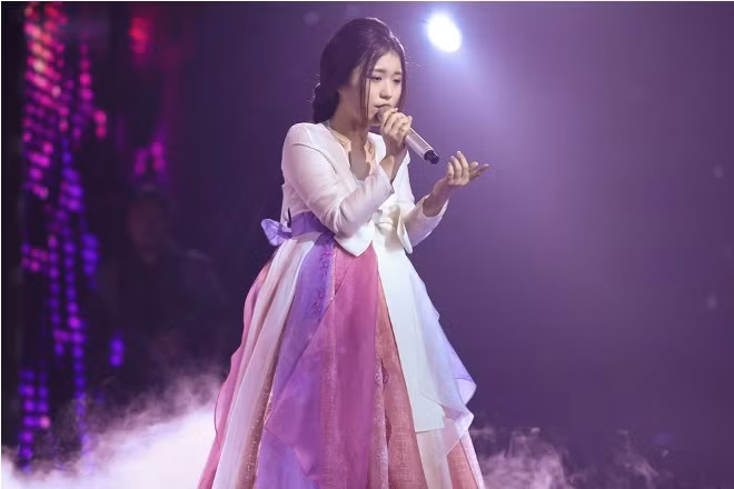 The Voice 2017: Đông Nhi tiếp tục ưu ái Han Sara ảnh 4