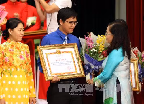 Biểu dương tập thể, cá nhân tiêu biểu làm theo gương Bác ảnh 2