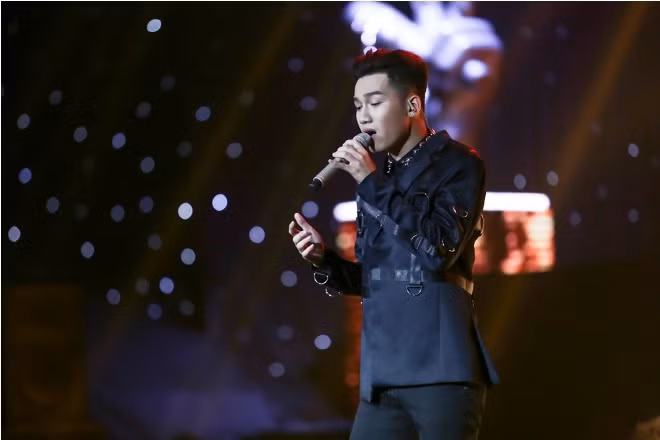 The Voice 2017: Ali Hoàng Dương hát sâu, được Noo Phước Thịnh nhận là đồng nghiệp ảnh 4