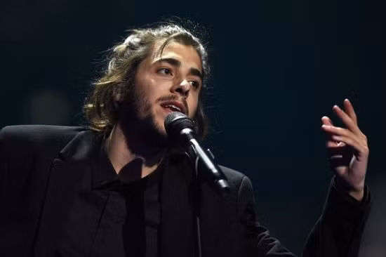 Bị bệnh tim nặng, danh ca Bồ Đào Nha vẫn chiến thắng Eurovision 2017 ảnh 1