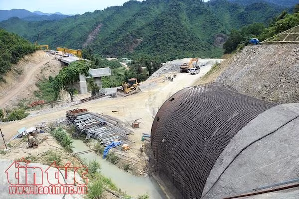 'Dàn trận' tăng tốc thi công cao tốc La Sơn – Túy Loan băng rừng Bạch Mã ảnh 7