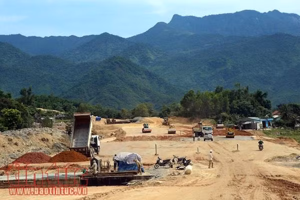 'Dàn trận' tăng tốc thi công cao tốc La Sơn – Túy Loan băng rừng Bạch Mã ảnh 11