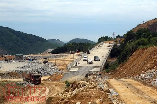'Dàn trận' tăng tốc thi công cao tốc La Sơn – Túy Loan băng rừng Bạch Mã ảnh 6