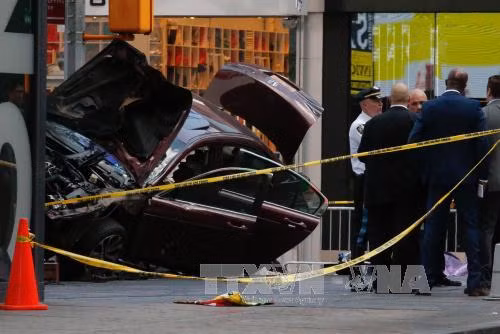Thủ phạm vụ đâm xe ở Times Square bị cáo buộc tội giết người ảnh 1