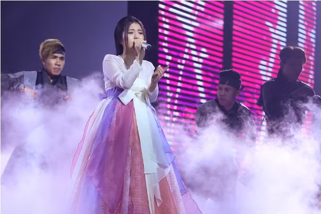 The Voice 2017: Đông Nhi tiếp tục ưu ái Han Sara ảnh 5
