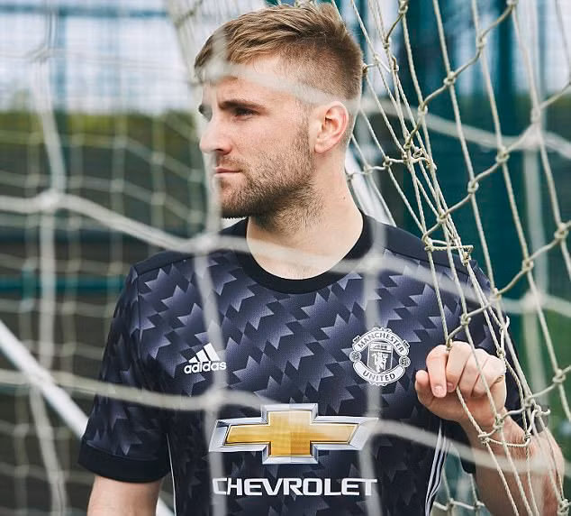 Manchester United ra mắt áo đấu sân khách mùa giải 2017/18 ảnh 3