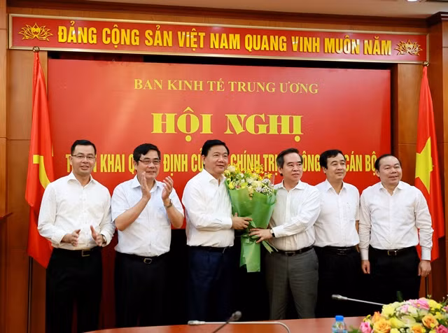 Đồng chí Đinh La Thăng nhận nhiệm vụ Phó Trưởng Ban Kinh tế Trung ương ảnh 1