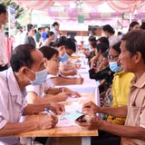 Khám bệnh, cấp thuốc cho đồng bào biên giới Bù Gia Mập