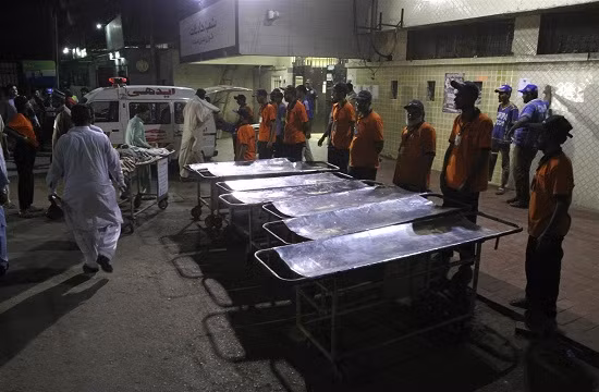 IS nhận đánh bom thảm khốc thánh đường Hồi giáo Pakistan ảnh 1