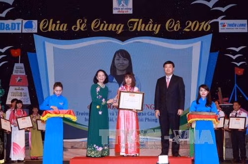 Tuyên dương thầy giáo, cô giáo công tác tại huyện đảo, xã đảo ảnh 1